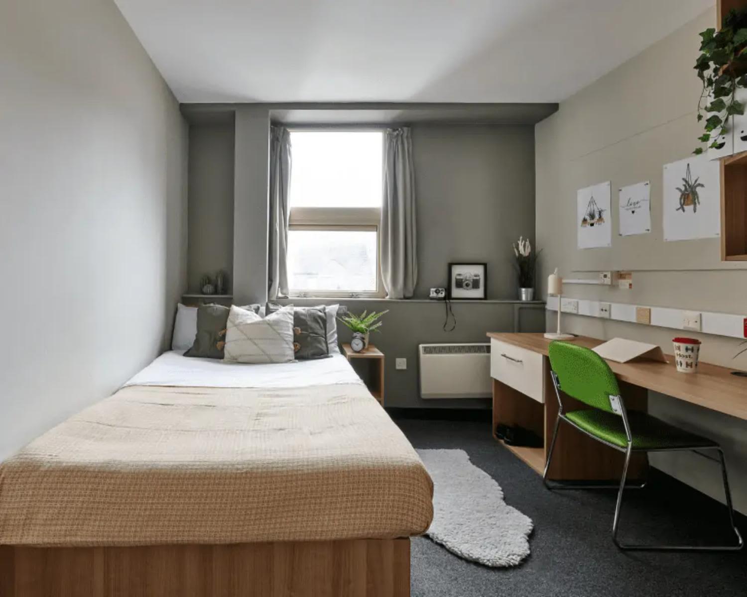 For Students Only Host Northernhay House Exeter * Exeter